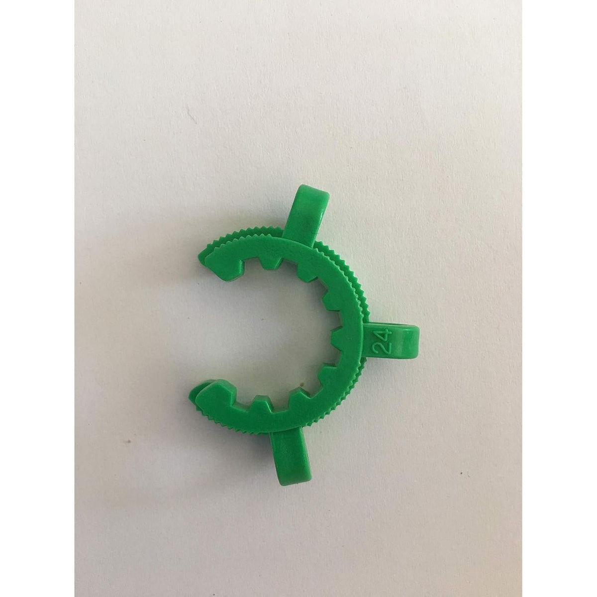 Discover the reliable green Keck clip for ground joints, verified by CuratCart for quality assurance.