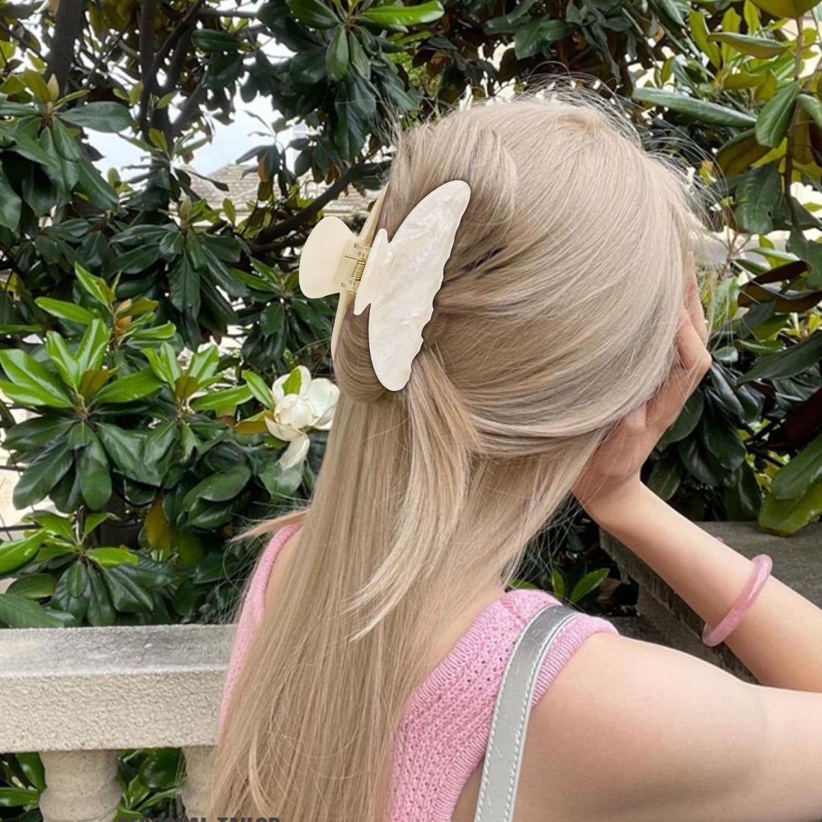 Stylish hair claw clips for women, specially curated by Curat Cart, perfect for elegant hairstyles and everyday use.