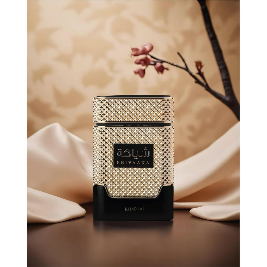 Discover Khadlaj Shiyaaka Snow – a citrusy, woody fragrance. Available in India. Order online for a luxurious scent experience.