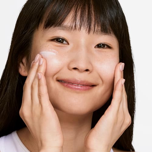 Buy now Clinique Even Better Brightening Daily Oil Free Moisturizer SPF 20 For Very Dry to Dry Combination Skin Types | Hydrating + Dark Spot Reducing, 1.7 Fl Oz at indiglob india