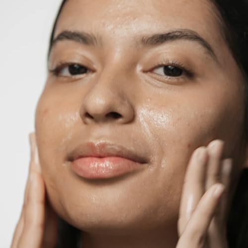 Buy now Clinique Acne Solutions Oil Control Cleansing Gel with 2% Salicylic Acid For Acne-Prone Skin, 4.2 Fl Oz at indiglob india