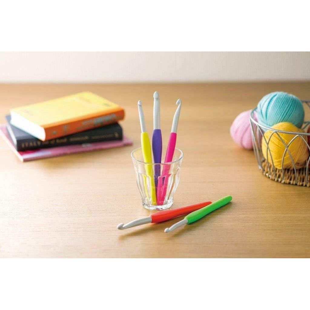 Buy now Clover 1043/E Magenta Amour Crochet Hook, Size E, 3.5mm, Red at indiglob india