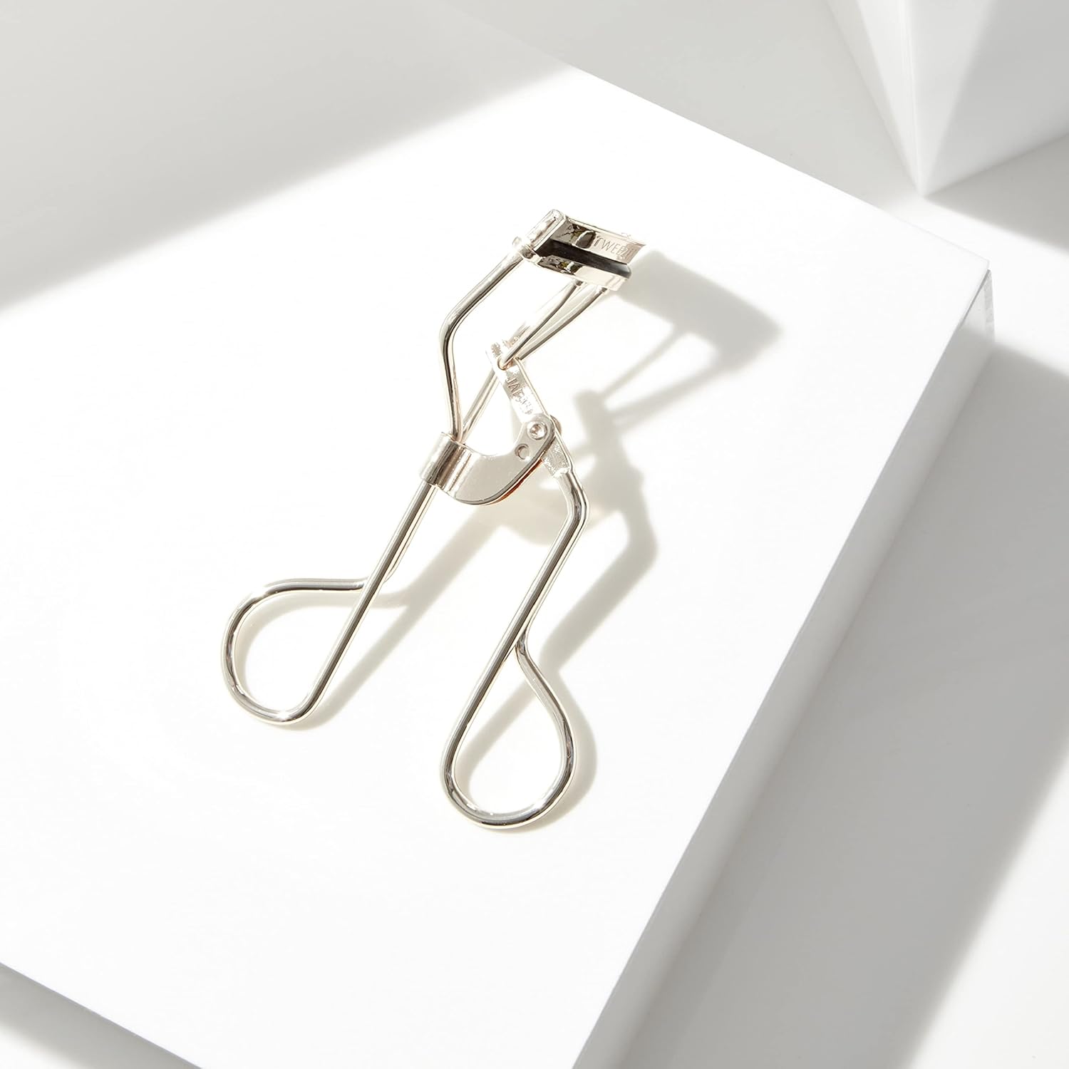Buy now Tweezerman Curl 38 Lash Curler, Eyelash Curler for Almond Shaped Eyes or Deep Set Eyes at indiglob india