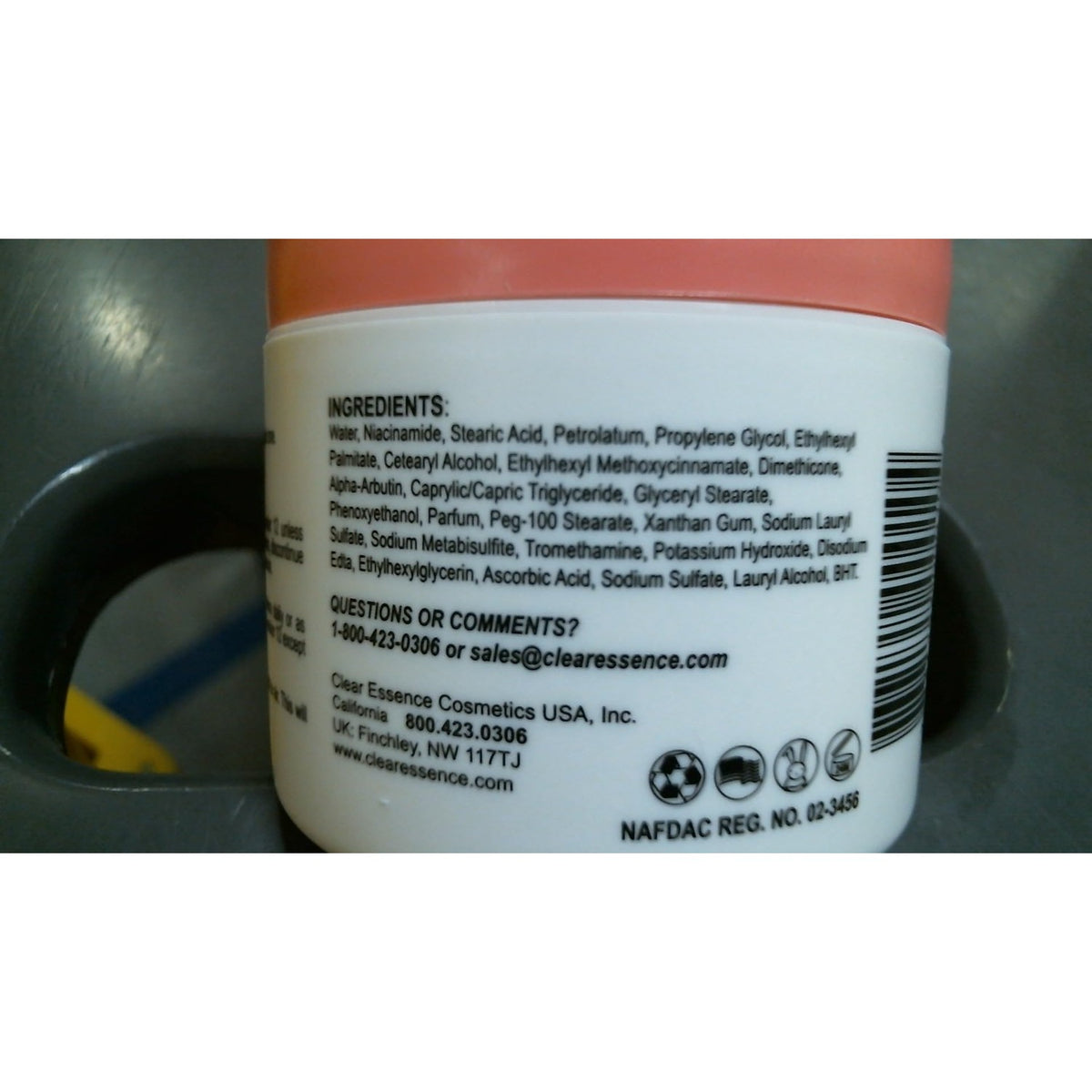 Clear Essence Exclusive Medicated Fade Creme, 4 oz, with Niacinamide & Vitamin C