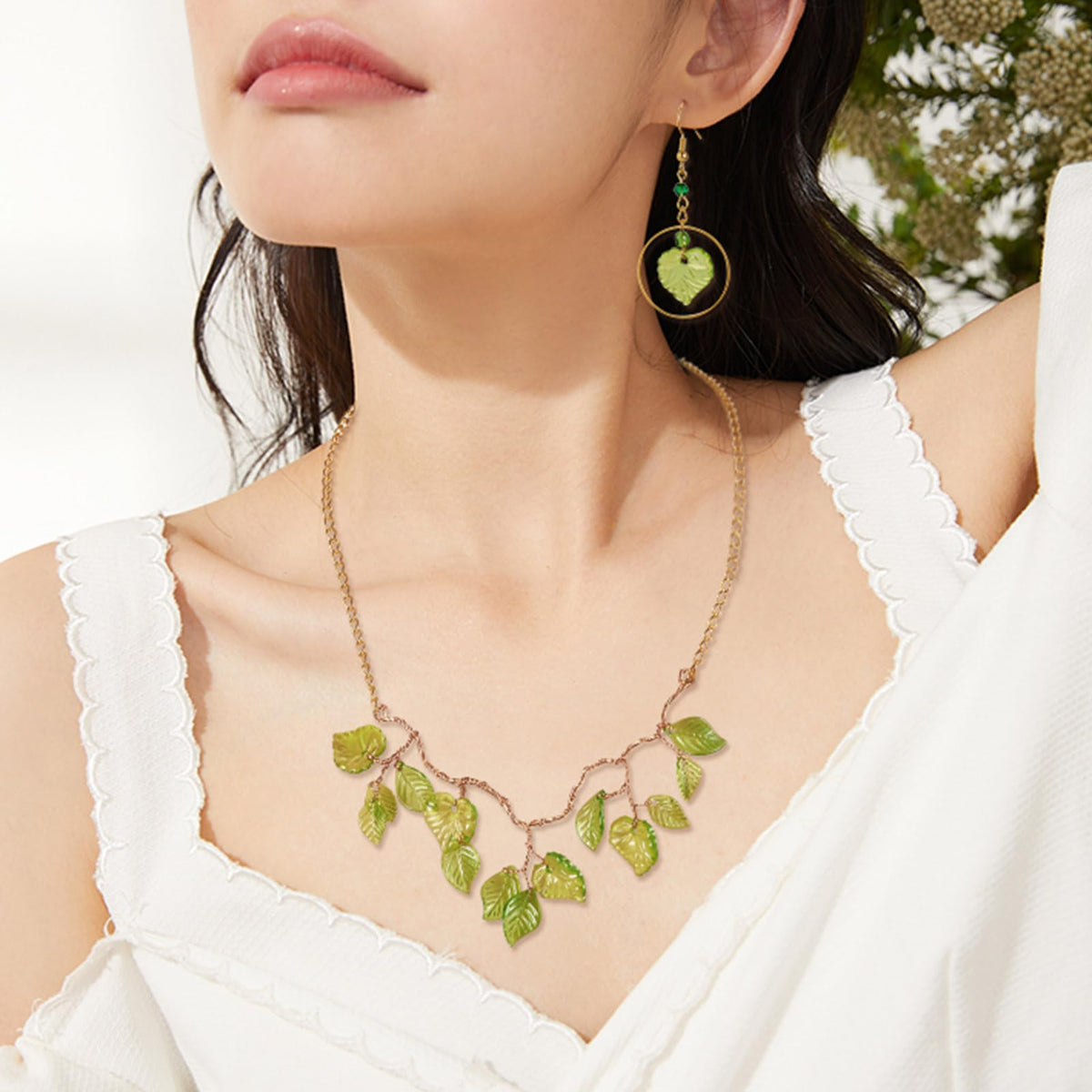 Pandahall 320 Pcs Green Acrylic Leaf Beads Transparent Maple Leaves Pendants Tiny Green Leaf Bead Caps for Jewelry Making DIY Spring Crafts Earring Bracelet