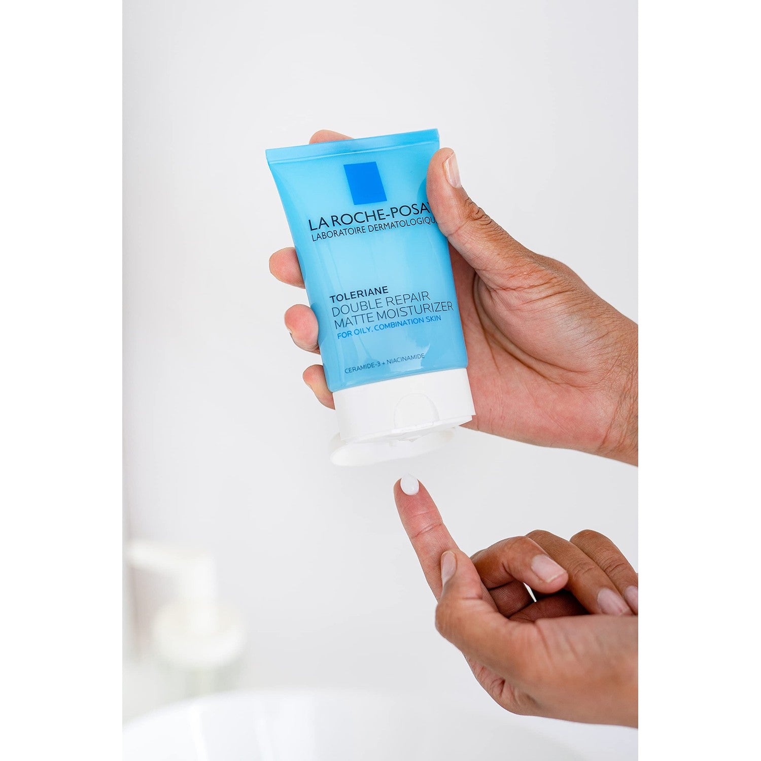 La Roche-Posay Toleriane Double Repair Matte Face Moisturizer, Daily Moisturizer For Oily Skin With Ceramide And Niacinamide For All Skin Tones, Oil Free, Non-Comedogenic, Available with SPF 30
