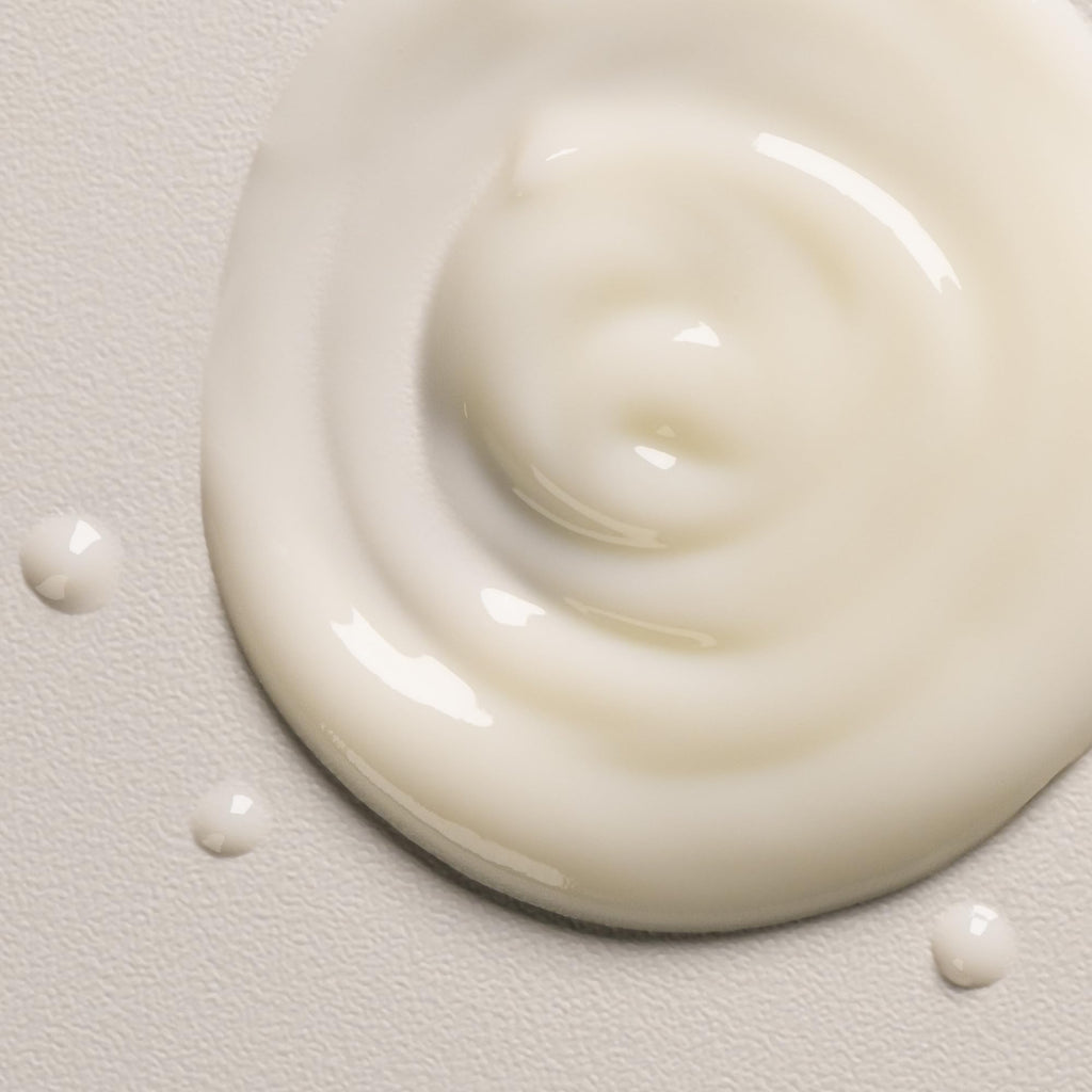 Davines OI All In One Milk, Hair Leave-in Conditioner Multi-Function Spray Treatment - Detangles, Controls Frizz & Heat Protectant - Weightless Antioxidant Roucou Oil Formula