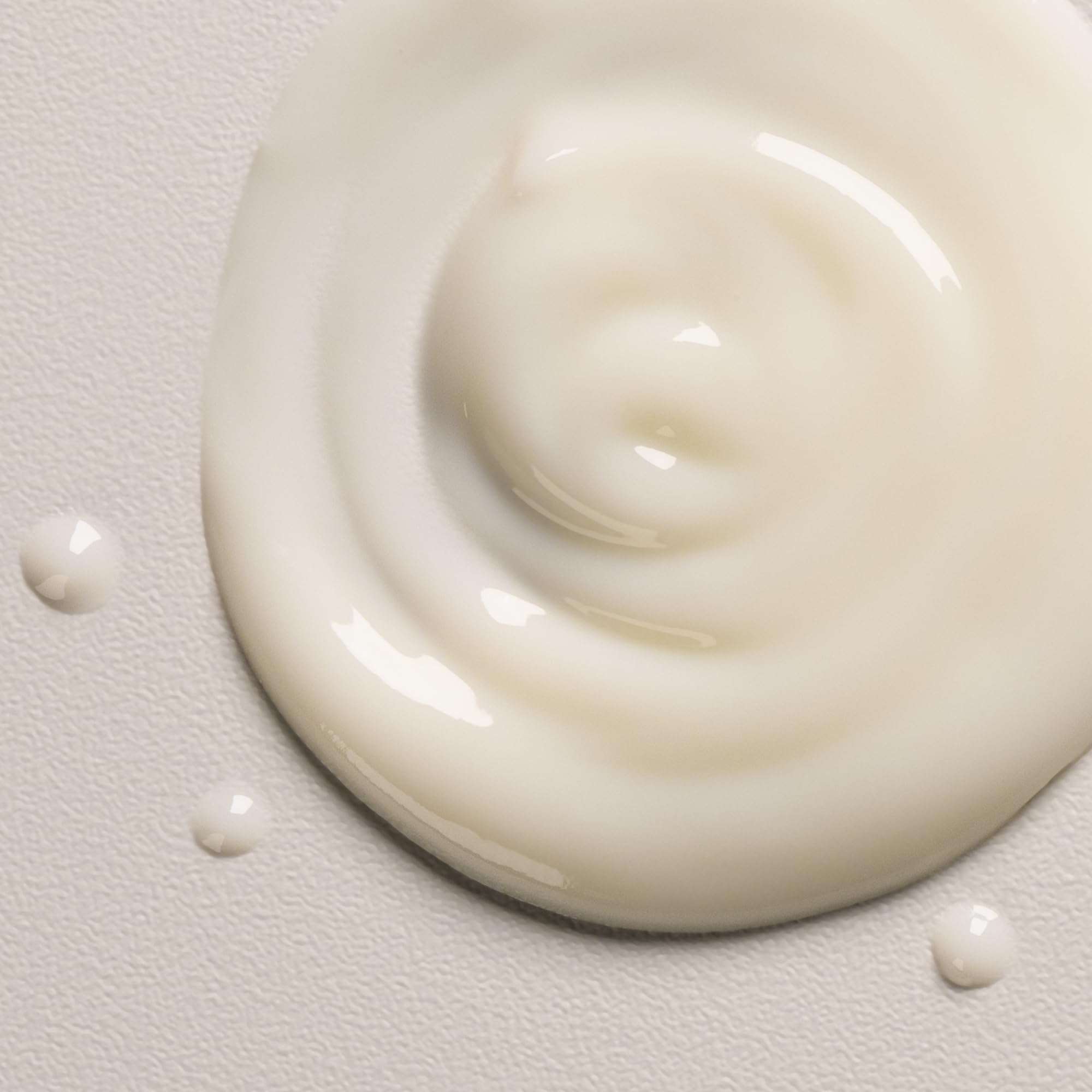 Davines OI All In One Milk, Hair Leave-in Conditioner Multi-Function Spray Treatment - Detangles, Controls Frizz & Heat Protectant - Weightless Antioxidant Roucou Oil Formula