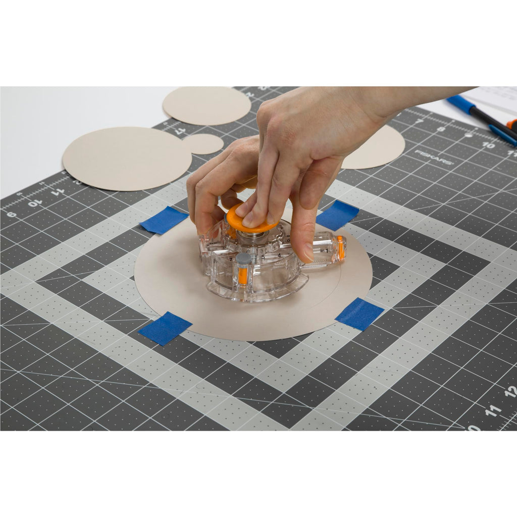 Fiskars Circle Cutter with 3 Replacement Blades for Paper & Arts and Crafts