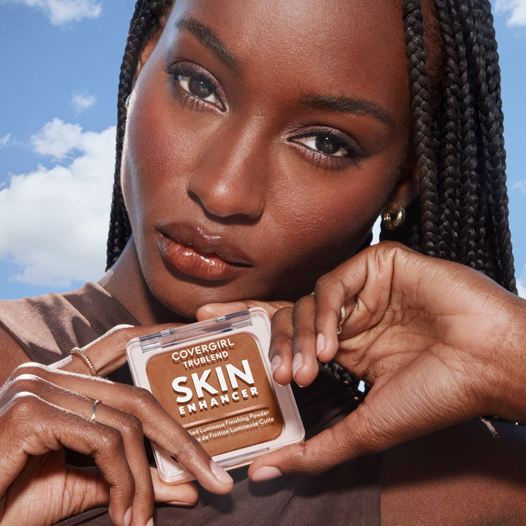 COVERGIRL TruBlend Skin Enhancer Baked Luminous Finishing Face Powder, with Hyaluronic Acid and White Rose Extract, Sheer & Buildable - 530 Cocoa Brownie