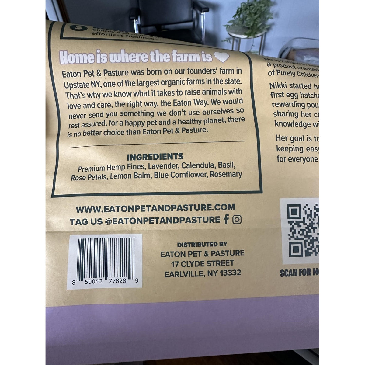 Eaton Pet and Pasture Roost Refresh, Aromatic Herb and Hemp Blend, Odor Eliminator, Coop Freshness Made Easy, 5LB