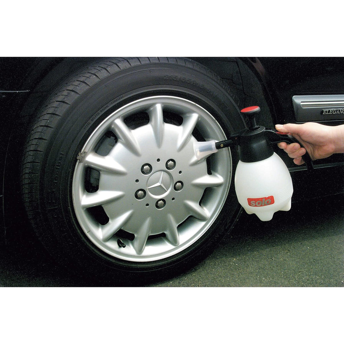 SOLO 418 One-Hand Pressure Sprayer, 1-Liter, Ergonomic Grip for Gardening, Fertilizing, Cleaning & General Use Spraying