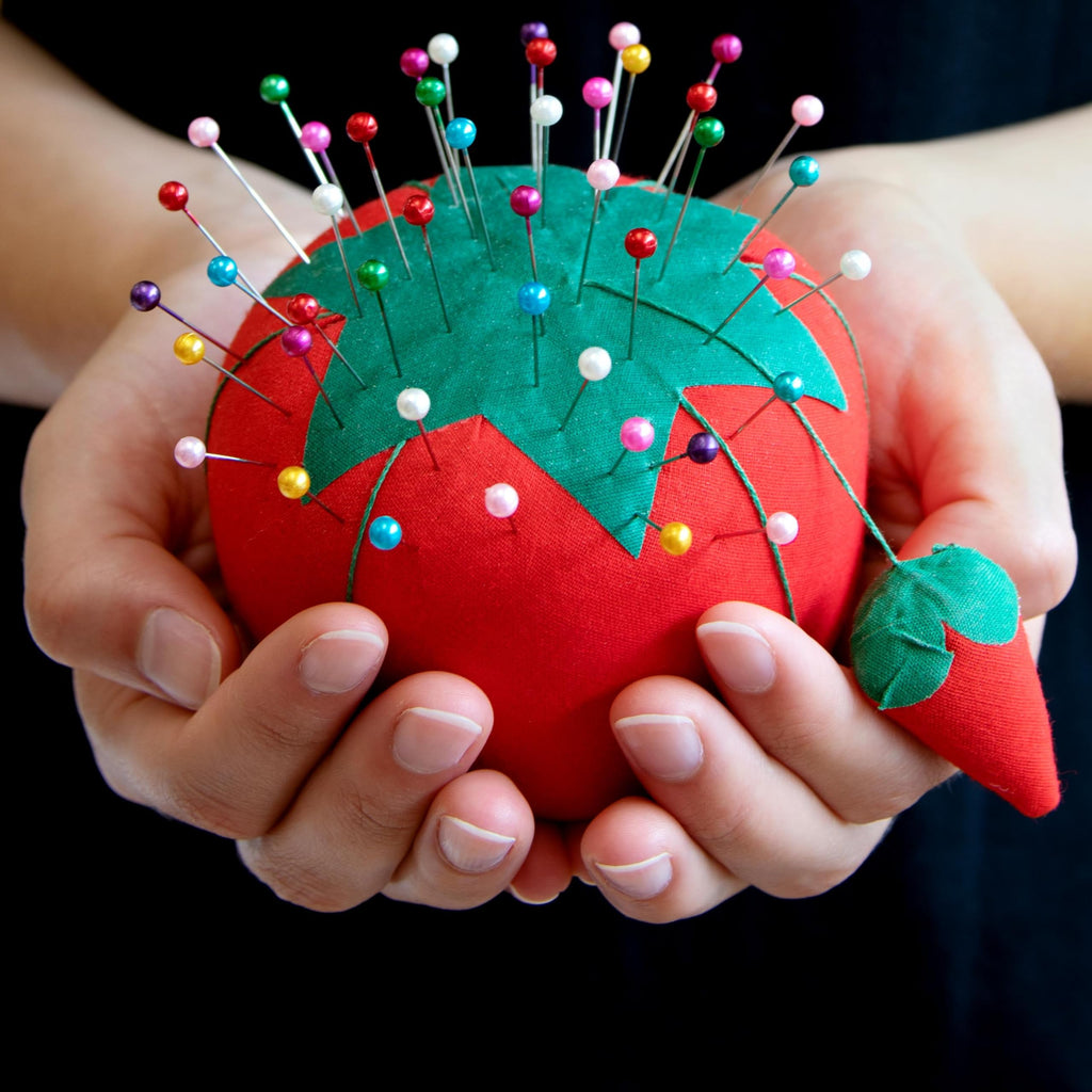 Dritz 4” Tomato Pin Cushion with Strawberry Emery, Sewing Holder