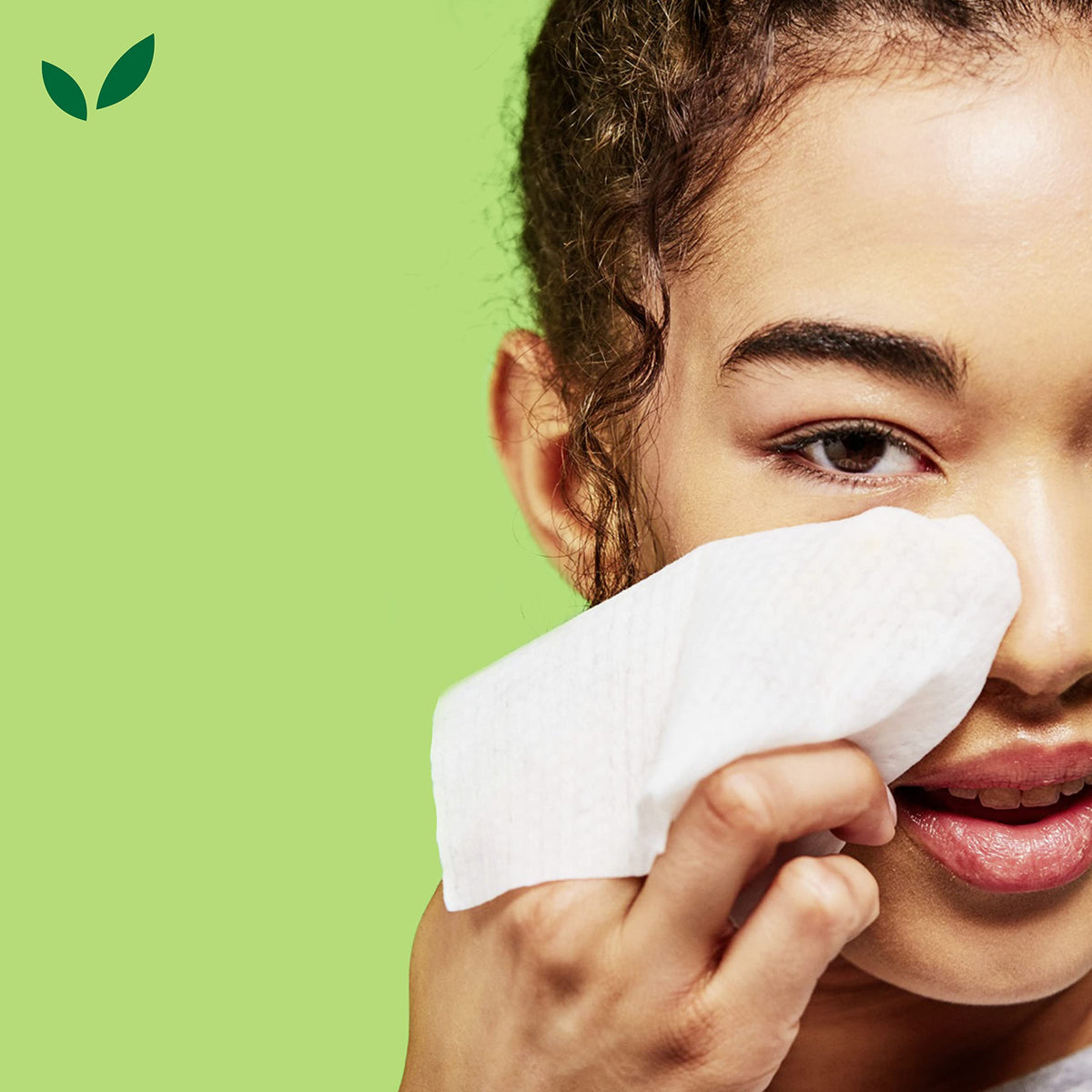 Simple Kind to Skin Facial Wipes Gentle and Effective Makeup Remover Cleansing Free from color and dye, artificial perfume and harsh chemicals 25 Wipes