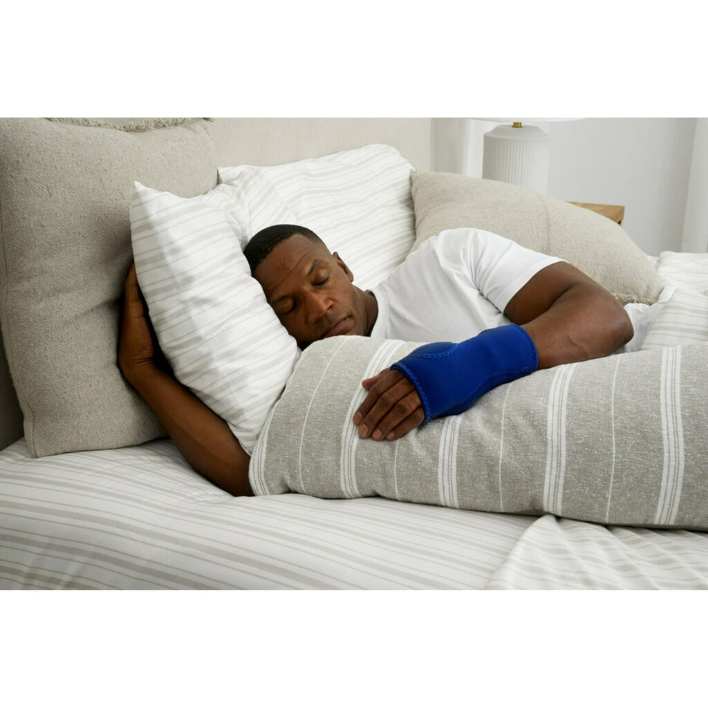 FUTURO Night Wrist Support, Left or Right, Adjustable, Helps Provide Nighttime Relief of Carpel Tunnel Symptoms, Made of Breathable Material, Easy-to-Use Sleeve Design, One Size Fits Most (48462ENR)