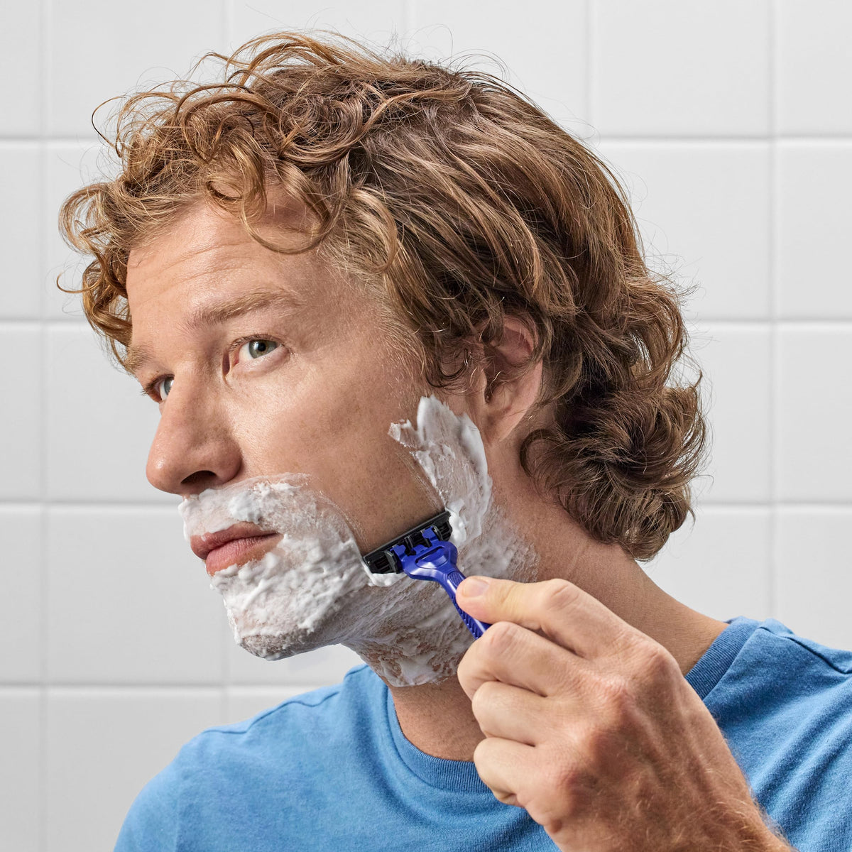 Authentic Harry's Disposable Razors for Men. Experience a smooth shave with precision and comfort, designed for everyday use.