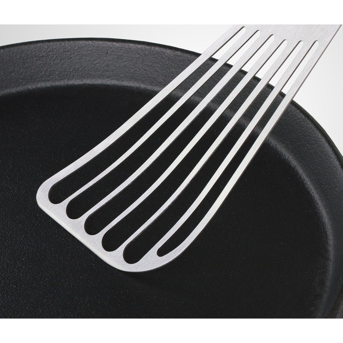 Discover the premium imported New Star Foodservice Fish Spatula, perfect for precise cooking. Available at Curat Cart.