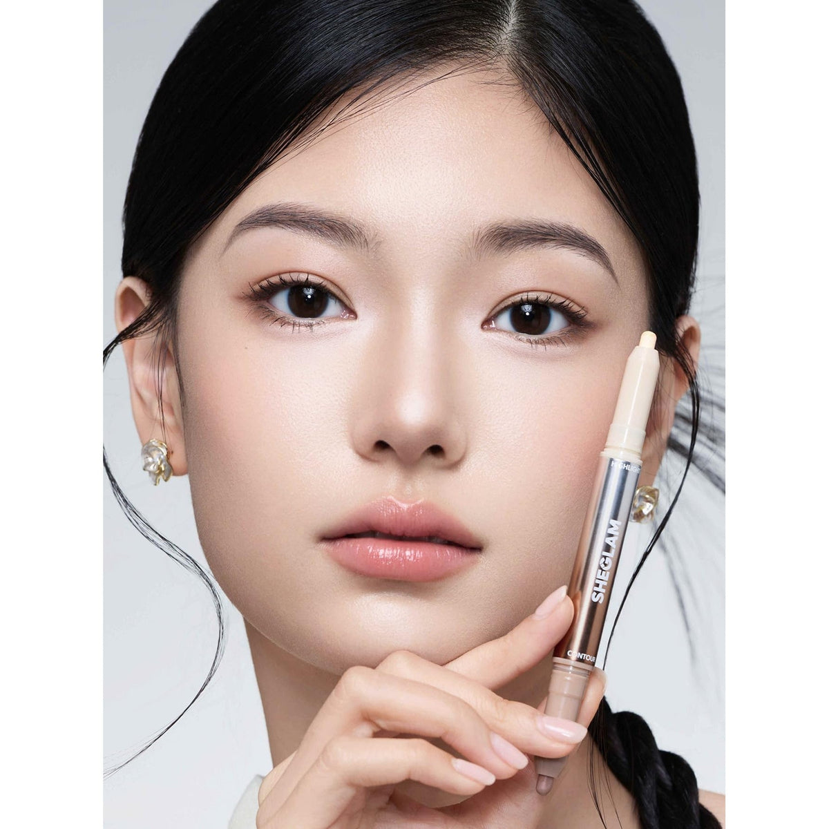 SHEGLAM Fine Line 2-In-1 Nose Contour Stick; perfect for sculpting. Available in India, order online for flawless makeup.