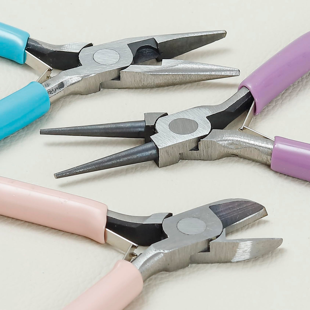 Discover the SONGIN Jewelry Pliers Set, specially curated by Curat Cart for precision crafting and design. Perfect for jewelry enthusiasts.