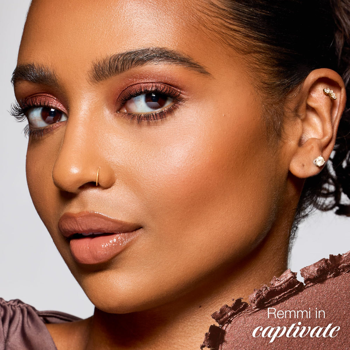 Premium imported tarte smolderEYES shadow liner used by model Remmi to highlight captivating eyes. Perfect for a chic look.