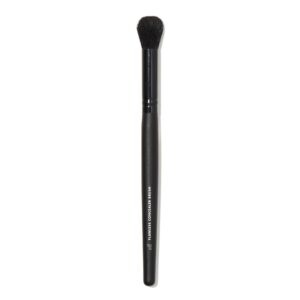 Discover the e.l.f. Flawless Concealer Brush, a 100% genuine tool for seamless application and flawless coverage.