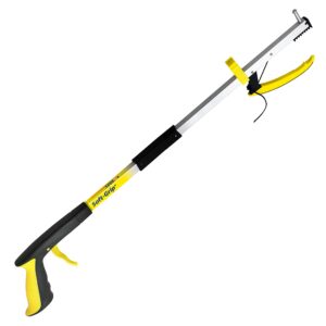 RMS Folding Grabber Reacher, a premium imported tool from Curat Cart, designed for easy item retrieval with a soft grip handle.